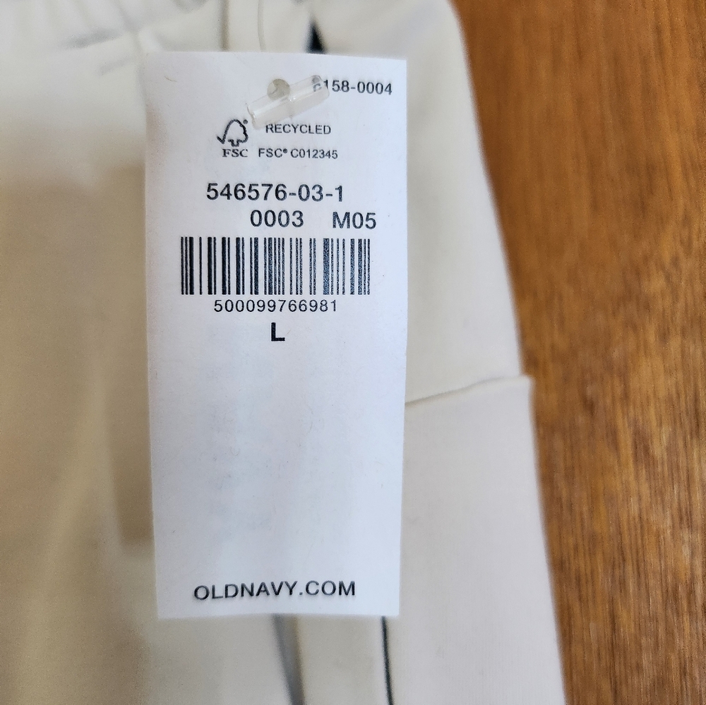 Old Navy Power soft Cozy Mens Size L khaki in color, New with Tags